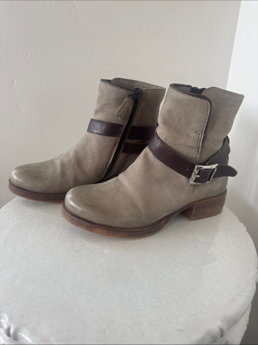 Miz Mooz NOVO Taupe Leather Ankle Boots Brown Straps & Buckle Zip Closure Sz 36